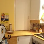 Mara\'S House Luminoso Appartamento, 10 Minuti A Piedi Dal Centro, Parcheggio Gratuito In Loco